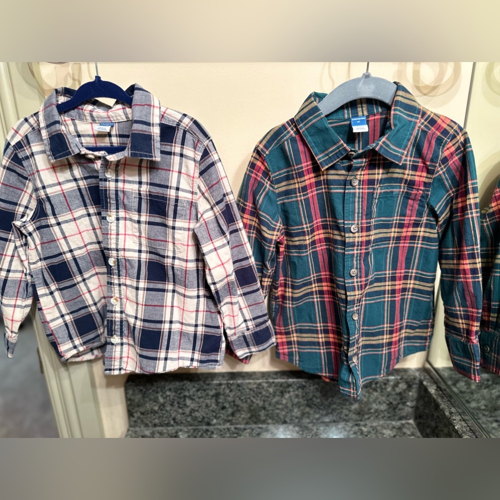 Set of 2 Old Navy Boys Button Down Shirts-4T